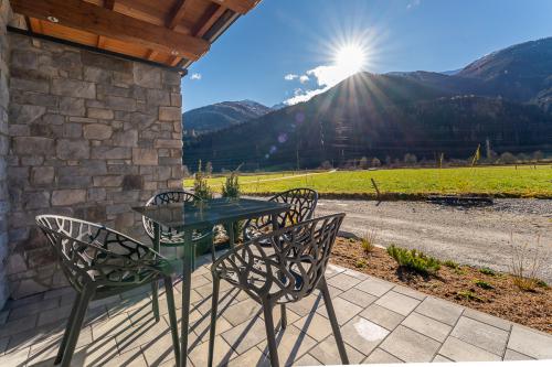 Blick Berge Terrasse-ferienhaus_Niedernsill_zell_am_see_Österriech_Chalet_Charlotte_exklusiv_luxus-6