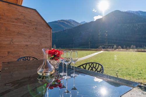 Blick Terrasse Wein-ferienhaus_Niedernsill_zell_am_see_Österriech_Chalet_Charlotte_exklusiv_luxus-7