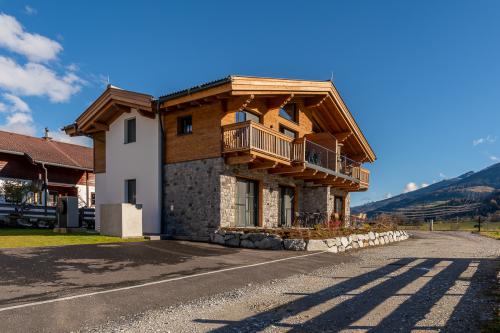 Hausansicht_ferienhaus_Niedernsill_zell_am_see_Österriech_Chalet_Charlotte_exklusiv_luxus_1