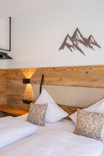 Schlafzimmer EG2-ferienhaus_Niedernsill_zell_am_see_Österriech_Chalet_Charlotte_exklusiv_luxus-13